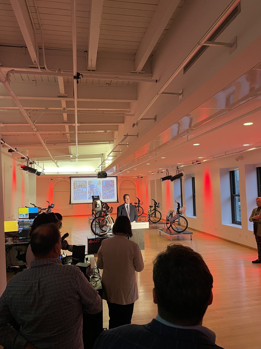 jfrheault's tweet photo. Bonne fête Bixi ! ❤️ 

15 ans à transformer la mobilité à Montréal en apportant efficacité et plaisir. 

Bravo à Christian Vermette et toute l’équipe pour le colossal travail. https://t.co/axZ4a5MBRA
