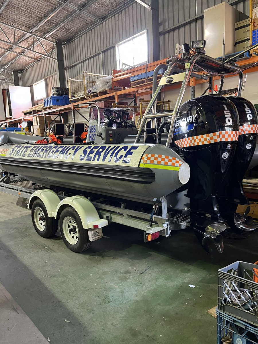 At SES Hawksbury, loads of great kit for the flood response. Thanks to Dave King for the discussion Animal and flood rescue @nickg0804 @NFRS_DCFO can we get some of these??