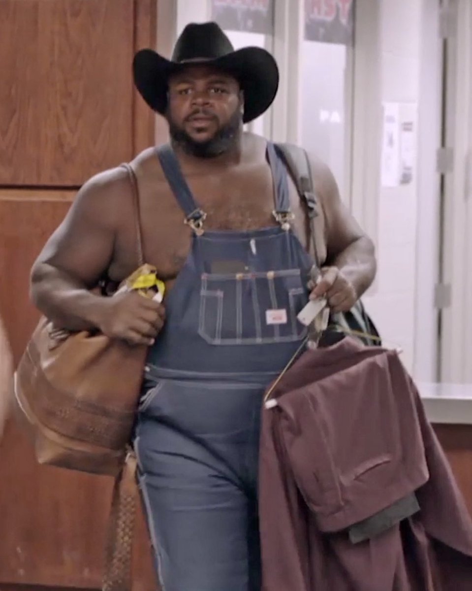 MySportsUpdate's tweet photo. #Lions DT Benito Jones showed up to tonight's game rocking the Vince Wilfork collection. 🤣

(📸 @Lions) https://t.co/tg9R1sngXZ
