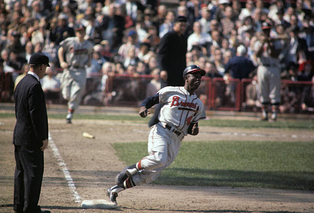 RankingSomeGuys's tweet photo. Hank Aaron, 1961
.327/.381/.594, 671 PA, 115 R, 197 H, 39 2B, 10 3B, 34 HR, 120 RBI, 21 SB, 153 wRC+, 9.4 bWAR, 8.9 fWAR https://t.co/Weo3RfJOBA