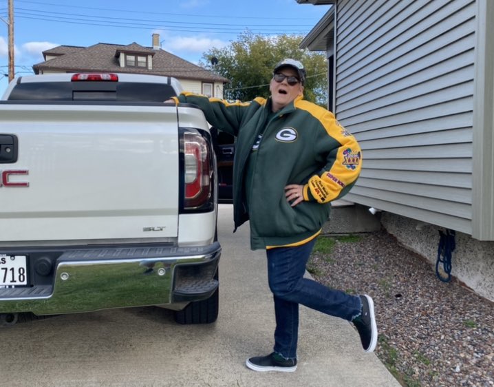 RachelHollyrats's tweet photo. @ohhjanjan @ohhjanjan I’ll have to wear shorts w this coat, now that I’m back home in TX . LOL #GoPackGo #TwoRiversWi https://t.co/C92MJ9w8re