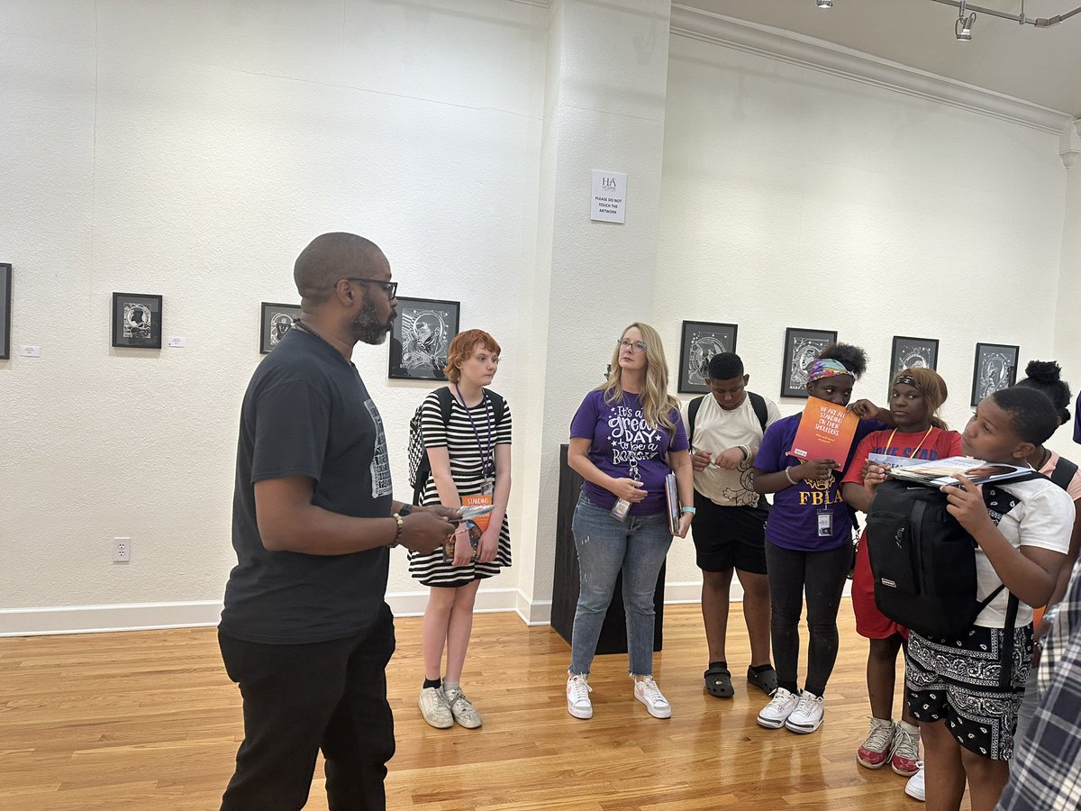 MrsAmyAmy's tweet photo. @HearneFineArt88 @DunbarMMS students are black history! Laura Freeman illustrator, Perrin Hurd artist https://t.co/VawVlAjqRE