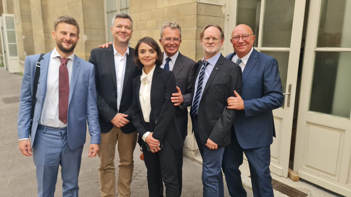 Halimatoune's tweet photo. 27/09/2023 Le Dr ARNAOUT a participé à la session « L’IRCAD-IWC au service de l’enseignement « , organisée et modérée par le Pr Christophe Mathoulin.  
Merci à l’Académie pour l’invitation ! Ce fut un honneur et une expérience très enrichissante !! https://t.co/qSrva8OERe