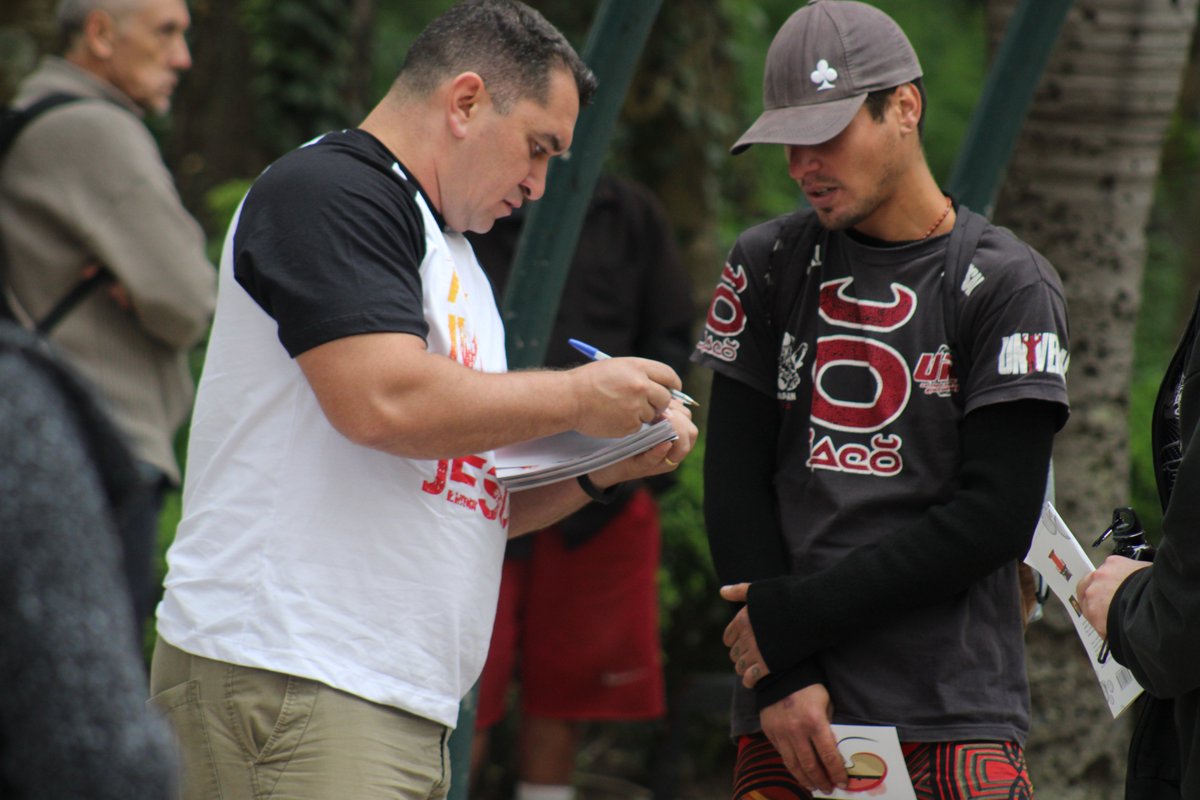 CfanBrasil's tweet photo. Mais um dia de treinamento no Fire Camp em Curitiba! Temos vivido dias gloriosos na presença de Deus e muito aprendizado. Pela manhã, fomos instruídos sobre como abordar as pessoas na rua, como orar e nos portar diante do público. Nosso papel é semear o verdadeiro Evangelho. 💒📖 https://t.co/ivBps4Y0ZC