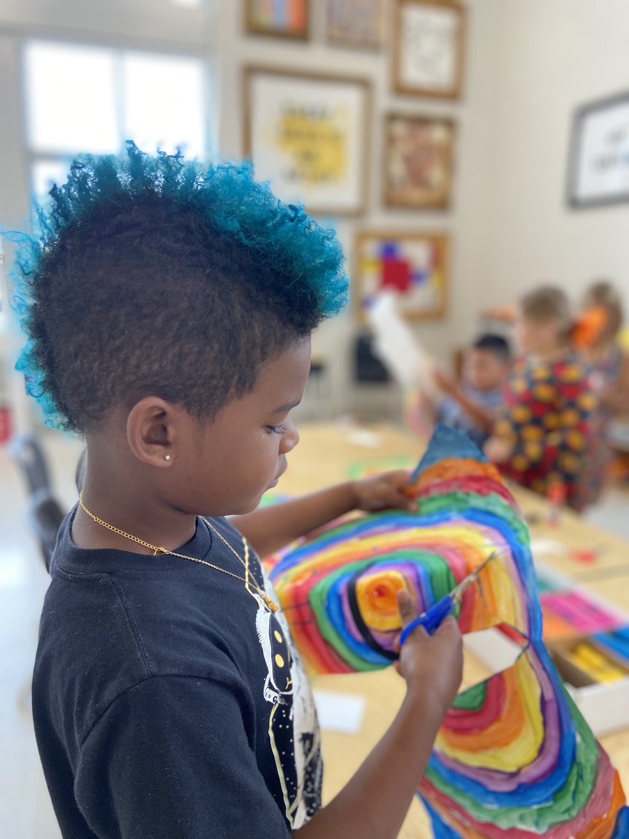 BNearhoofMES's tweet photo. We read THE COLOR MONSTER and made painted paper monsters of our own. I always love how this lesson turns out. Last pic - she made an homage to SCRAPPY, my trash can. Notice, his iPhone accessory. Made by another student. 🥰😆🎨#MESRocks https://t.co/bunwhVwSN5