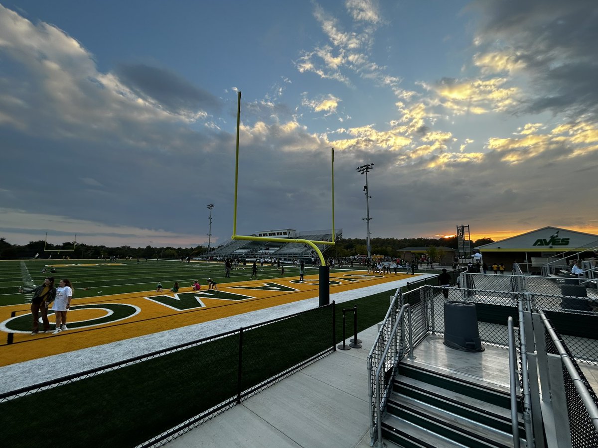 AviatorVision's tweet photo. The tailgate here at a Sycamore Stadium is a big success! Big thank you to student council for putting this on!! #GoAves https://t.co/8NpqOaFZj7