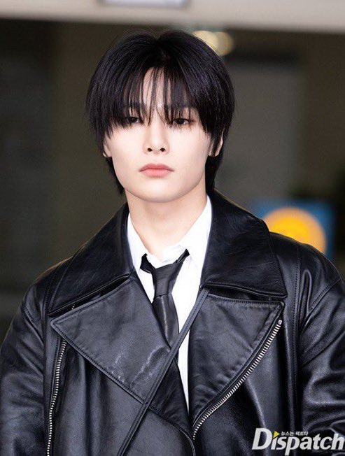 8KIZS's tweet photo. Drop the tags for our stunner I.N!🤍🖤Have a safe trip darling ❤️

Bon Voyage I.N 
#I_NxMcQUEEN 
#PFW23 
@McQueen @Stray_Kids https://t.co/yNSztIw763