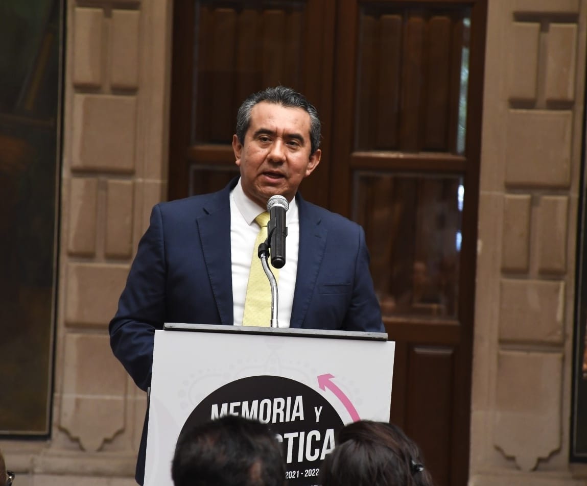Montano_Ventura's tweet photo. Hoy acudí a la presentación de la Memoria y Estadística del Proceso Electoral Local 2021-2022 del @IEPCDurango y del primer Estudio sobre la Calidad de la Ciudadanía.
Agradezco la invitación a mi amigo  Mtro. Roberto Herrera Hernández, consejero presidente del #IEPCDurango. https://t.co/ev053xRUoF
