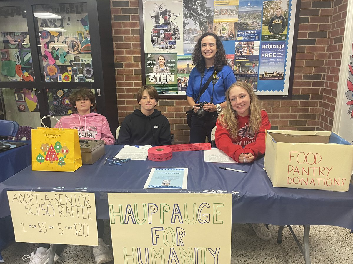 So proud of our wonderful clubs and programs for their informative tables at open house 
<a href="/JWieckhorst94/">Joseph Wieckhorst</a> <a href="/MrsJ_Ferrara/">Joy Ferrara</a>