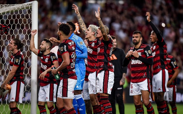 flazoeiro_'s tweet photo. Mas iremos achar o tom
Um acorde com lindo som
E fazer com que fique bom
Outra vez o nosso cantar
E a gente vai ser feliz
Olha nós outra vez no ar
O show tem que continuar 💤🔴⚫️🔥🇧🇷

VAMOS, FLAMENGO! https://t.co/IaBg2CvrtY