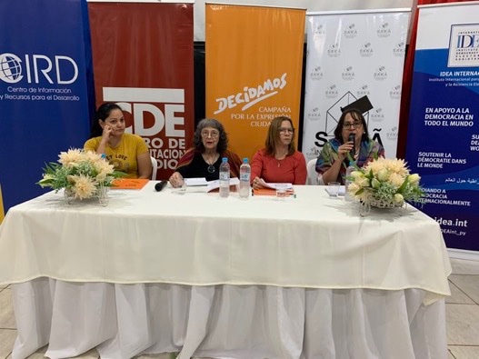 saka_py's tweet image. Presentamos en Encarnación el libro: Observación electoral ciudadana Sakã 2023 🇵🇾
¡La ciudadanía construye la democracia!