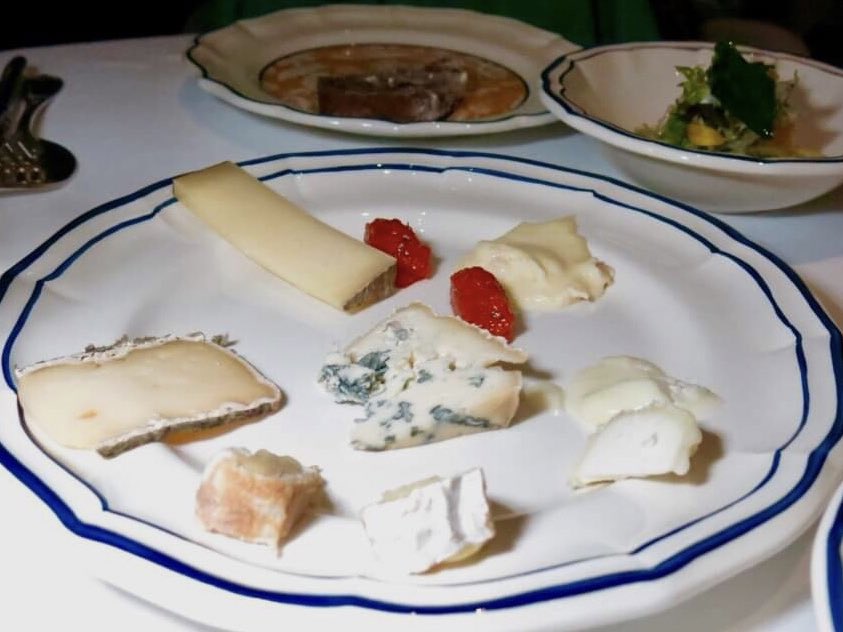 commecestbon's tweet photo. Les Frères Marchand #Frenchcheeses at #Michelinstarred #BluebyAlainDucasse #ดินเนอร์ฝรั่งเศส #หนึ่งดาวมิชลิน ที่ #บลูบายอแล็งดูคาส 

https://t.co/kPEoXdiifc

#LesFrèresMarchand #commecestbon #dinewinestyle #กอมเซต์บง #กินดื่มเที่ยว #สายกิน #foodies #frenchcuisine #อาหารฝรั่งเศส https://t.co/TTHg4txtFs