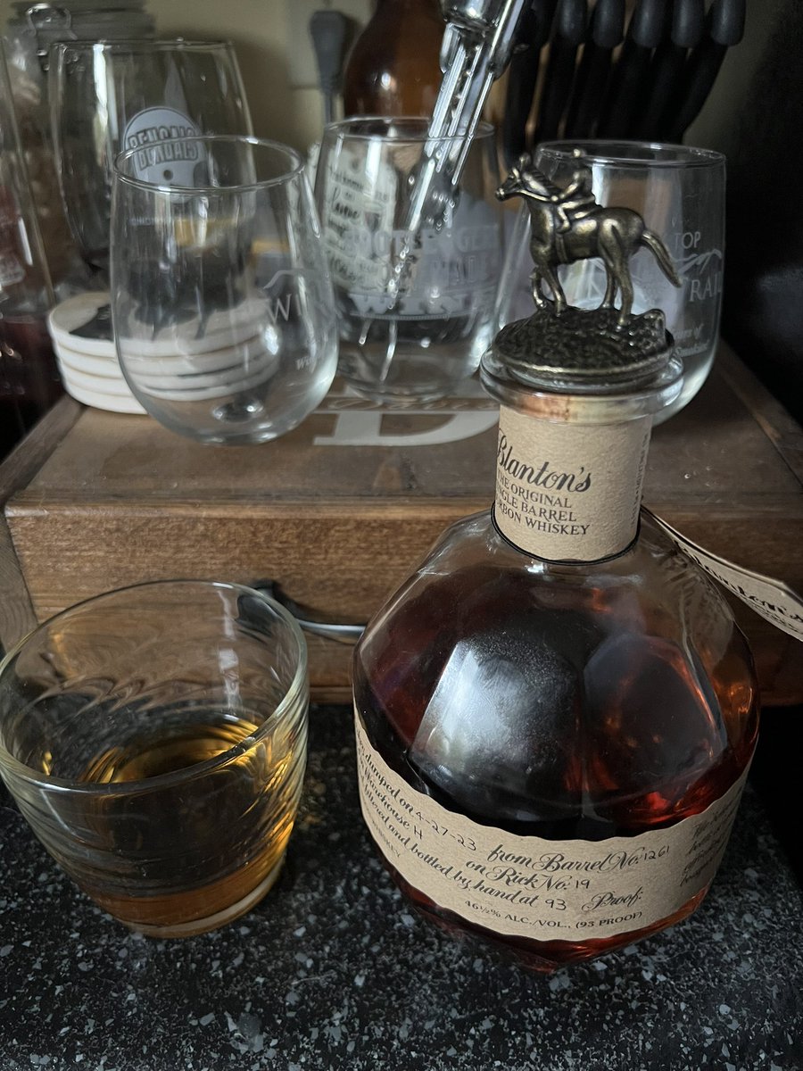 OrangeArrow4's tweet photo. Cheers to me! Reasons why will be announced at a later date! #Grateful https://t.co/DllRwYPvG2