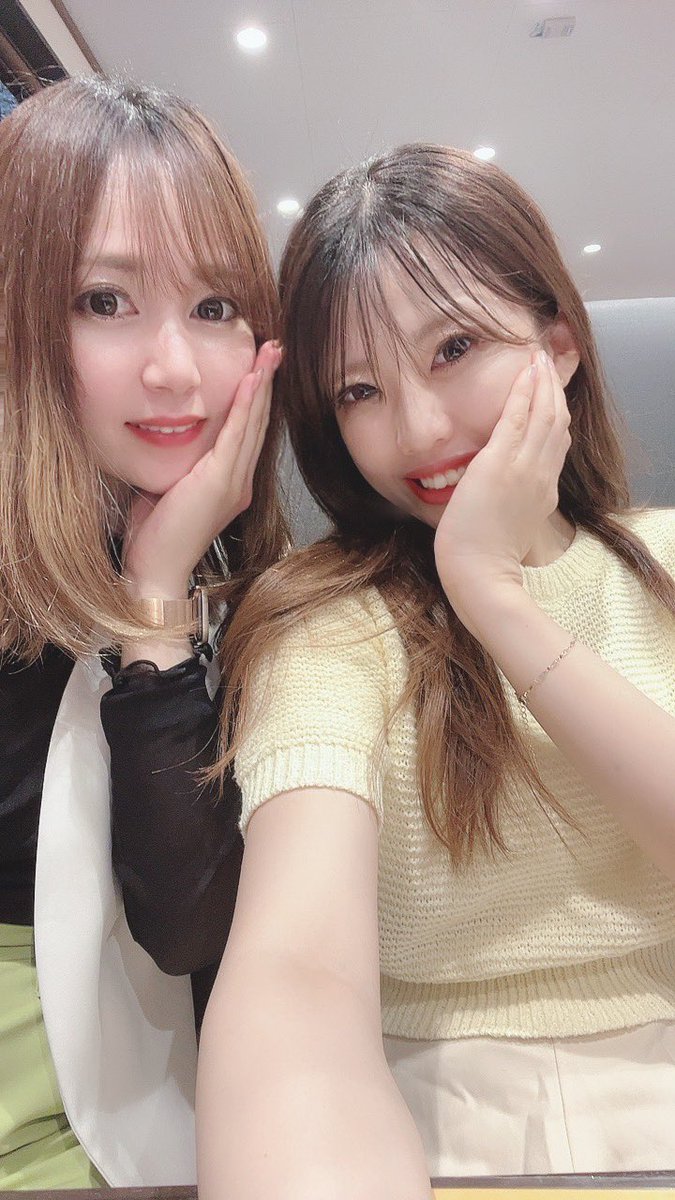 FUMI113's tweet photo. ここまで痩せたいとかまでは思わないけど、脂肪吸引について調べる日々🔍

今は二人揃ってぷくぷく🐡になったなー https://t.co/uFe5RKxdRN