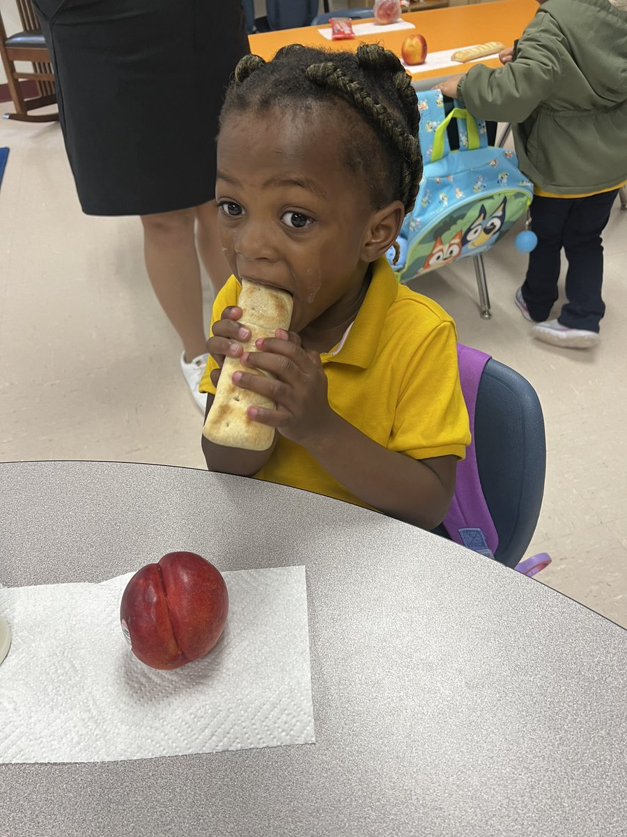SierraVista_SA's tweet photo. PreK3 enjoying breakfast this morning. #TeamSISD https://t.co/Wic3xlUMP3