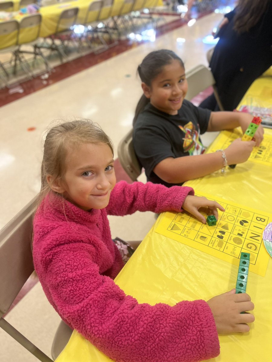 msjackson_LSE's tweet photo. Who doesn’t love a good bingo with prizes!! Shout out to all of you for coming out!!! 💛🐾😁 #WeAreLakeshore #LoteriaMathNight @HumbleISD_LSE @HumbleISD @HumbleElemMath https://t.co/lRm8XoF4qX