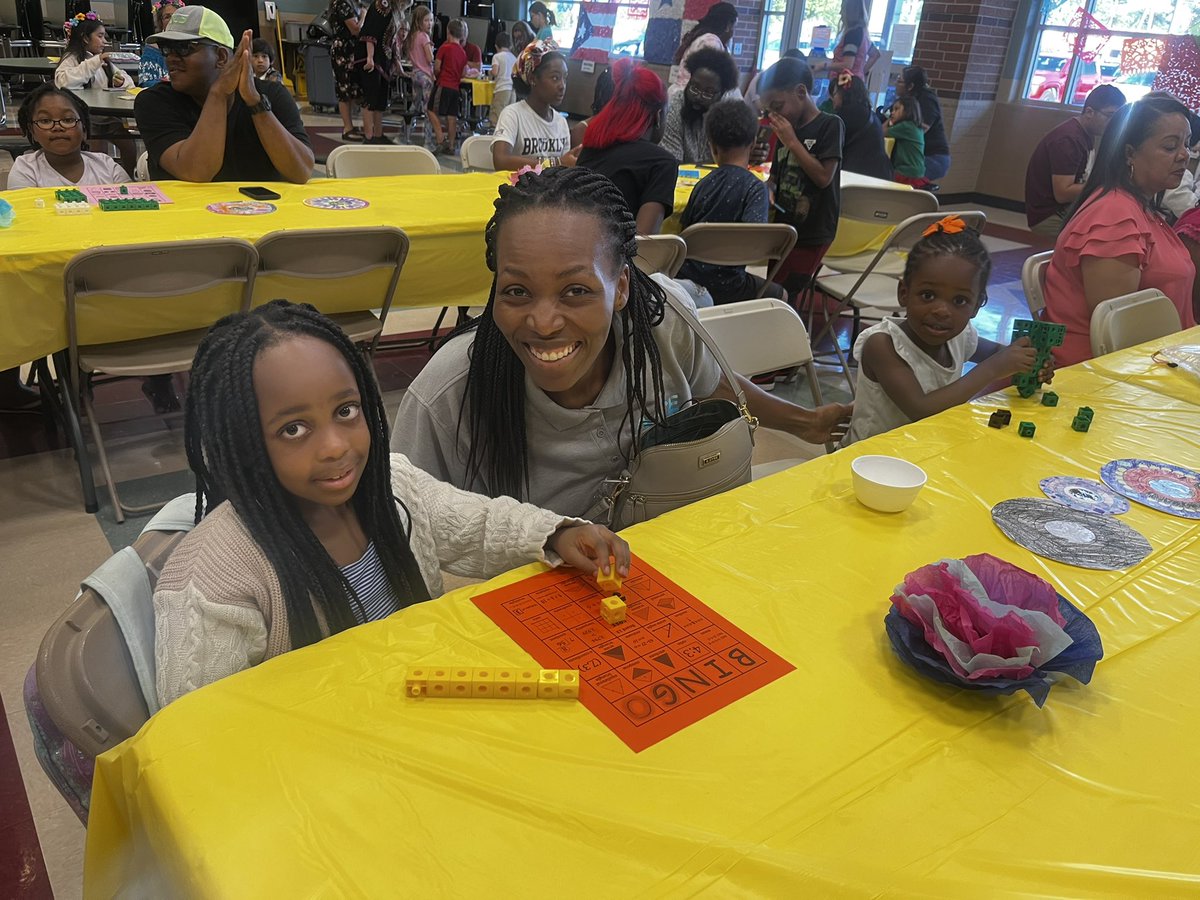 msjackson_LSE's tweet photo. Who doesn’t love a good bingo with prizes!! Shout out to all of you for coming out!!! 💛🐾😁 #WeAreLakeshore #LoteriaMathNight @HumbleISD_LSE @HumbleISD @HumbleElemMath https://t.co/lRm8XoF4qX