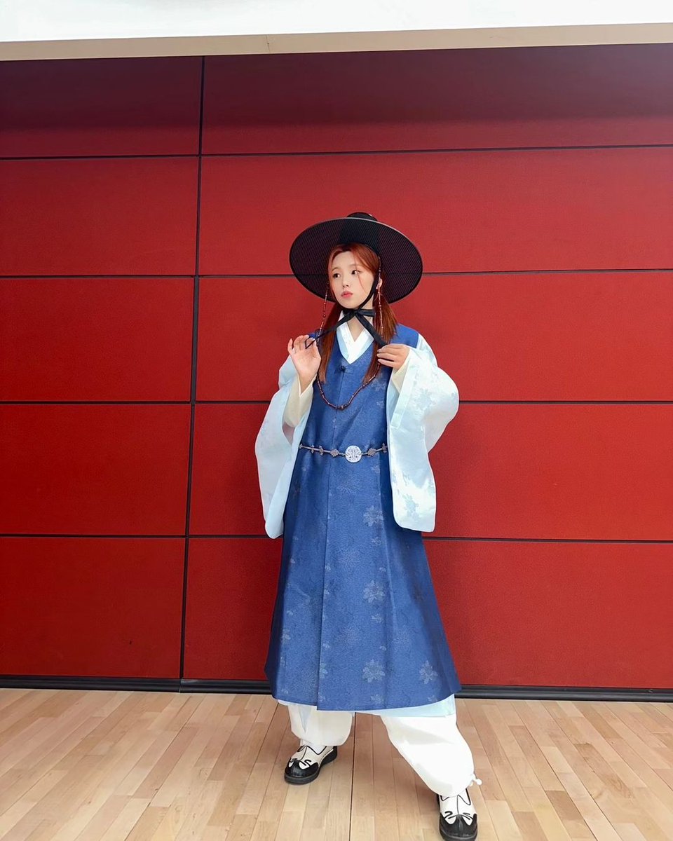 ㅤㅤ

ㅤ        Eireen's Upchar —⁠☆ 
 
                          황예지 
                           ITZY

ㅤㅤㅤ