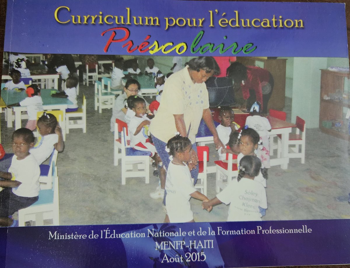 RTE_Menfp's tweet photo. Clôture d'un atelier de deux jours (mercredi 27 et jeudi 28 septembre 2023) organisés par le @MENFP_Education en collaboration avec la @BID pour valider cinq (5) modules de formation de formateurs et des personnels du Préscolaire.
Cet atelier, réalisé sous le leadership du Bureau de Gestion de l'Éducation Préscolaire (BUGEP), a été l'occasion pour divers acteurs et des cadres du @MENFP_Education œuvrant à ce niveau de prendre connaissance du document, de l'analyser et de faire des propositions en vue de rendre ces outils pédagogiques et didactiques beaucoup plus efficaces.
Selon Mme Merona Laguerre, Directrice du #BUGEP, la validation et l'homologation de ces documents par le @MENFP_Education visent, entre autres, à renforcer la formation enseignante au niveau du préscolaire pour favoriser le développement harmonieux de
tous les enfants d'Haïti.