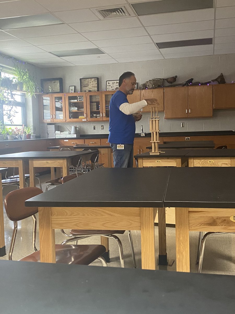 AvengersScience's tweet photo. Mr. Medlar also joined in on the fun, building a tower after the students moved to their next class. #ourbestsms #psdstem @KEVAplanks https://t.co/jEbGge1VNf