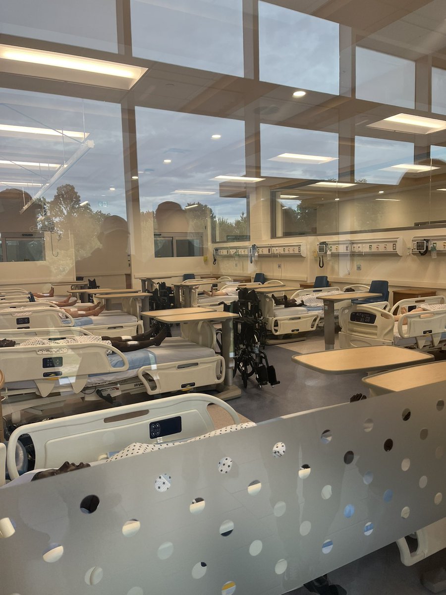 JessicaKropac's tweet photo. Saw the sciences in action today as our senior chemistry students toured Niagara Campus. https://t.co/ROdpaQoR7r