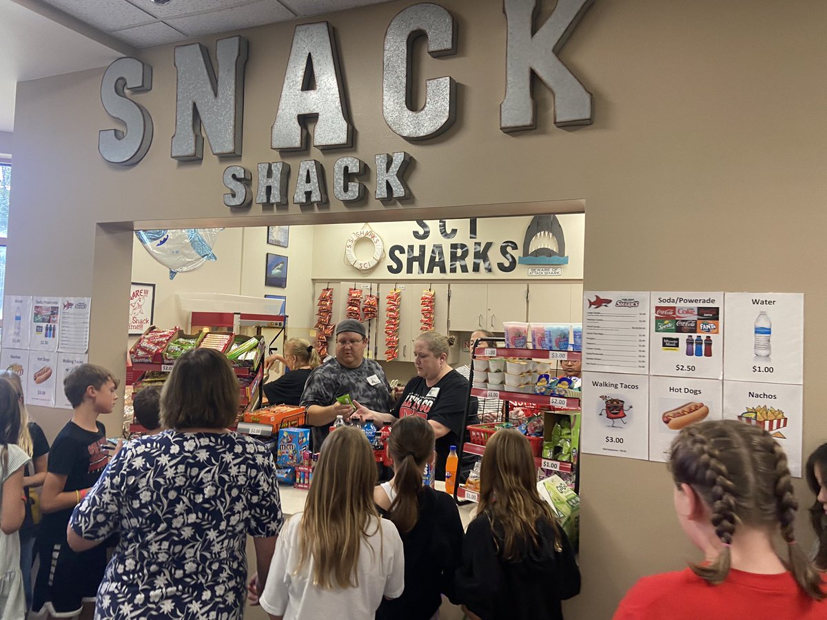 SCI_PTO's tweet image. Shark Party was filled with lots of fun! Thank you for all the Sharks who came out, the staff who stayed to help and the amazing parent volunteers.