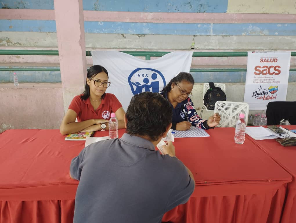 OAlTequesIvss's tweet photo. #28Sep | Nuestro compromiso es con todas y todos nuestros usuarios, es por ello que conjuntamente con la @Alc_Guaicaipuro realizamos jornada de Atención al empresario en materia de afiliación y seguridad social, en el #Jarillo. El #ivss trabaja para ti! @MagaGutierrezV https://t.co/OsdCbM2vh5