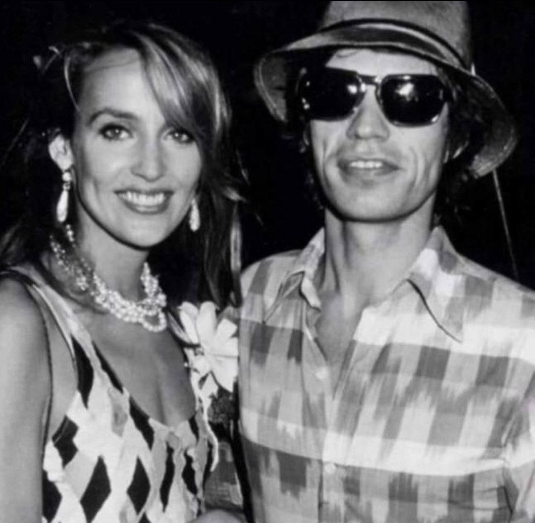 Cuando Mick Jagguer se separó de Jerry Hall, el divorcio arrancó en U$50.000.000.
Abogados de por medio logran cerrar el acuerdo en U$27.000.000.
El divorcio de Martin Insaurralde y Jesica Cirio arrancó en U$50.000.000. 
Abogados de por medio, terminaron cerrando en U$S