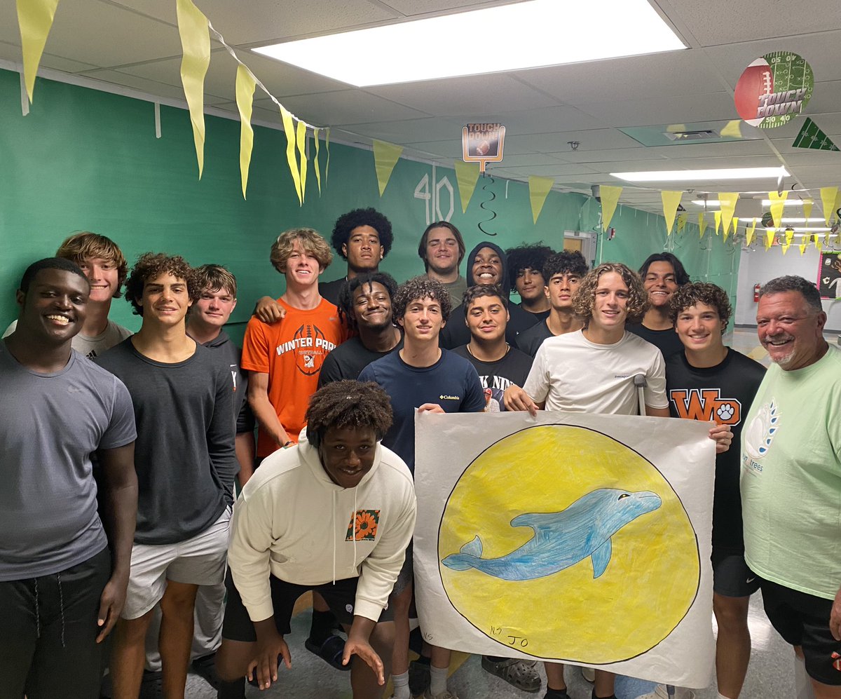 HannahMM66's tweet photo. A huge thank you to the @WPCatsFootball for helping us @ElemSybelia set up for Rock Your School Day! The players all came right from practice to help decorate the school and classrooms! You all are amazing! @CDLocps #ocpsRYS #ImpactCDL @WPHS_OCPS @WPHSAthletics @getyourteachon https://t.co/QrOyMcUaia