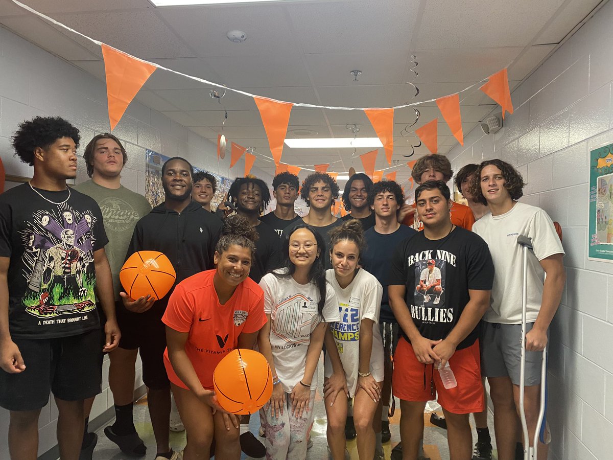 A huge thank you to the @WPCatsFootball for helping us @ElemSybelia set up for Rock Your School Day! The players all came right from practice to help decorate the school and classrooms! You all are amazing! @CDLocps #ocpsRYS #ImpactCDL @WPHS_OCPS @WPHSAthletics @getyourteachon