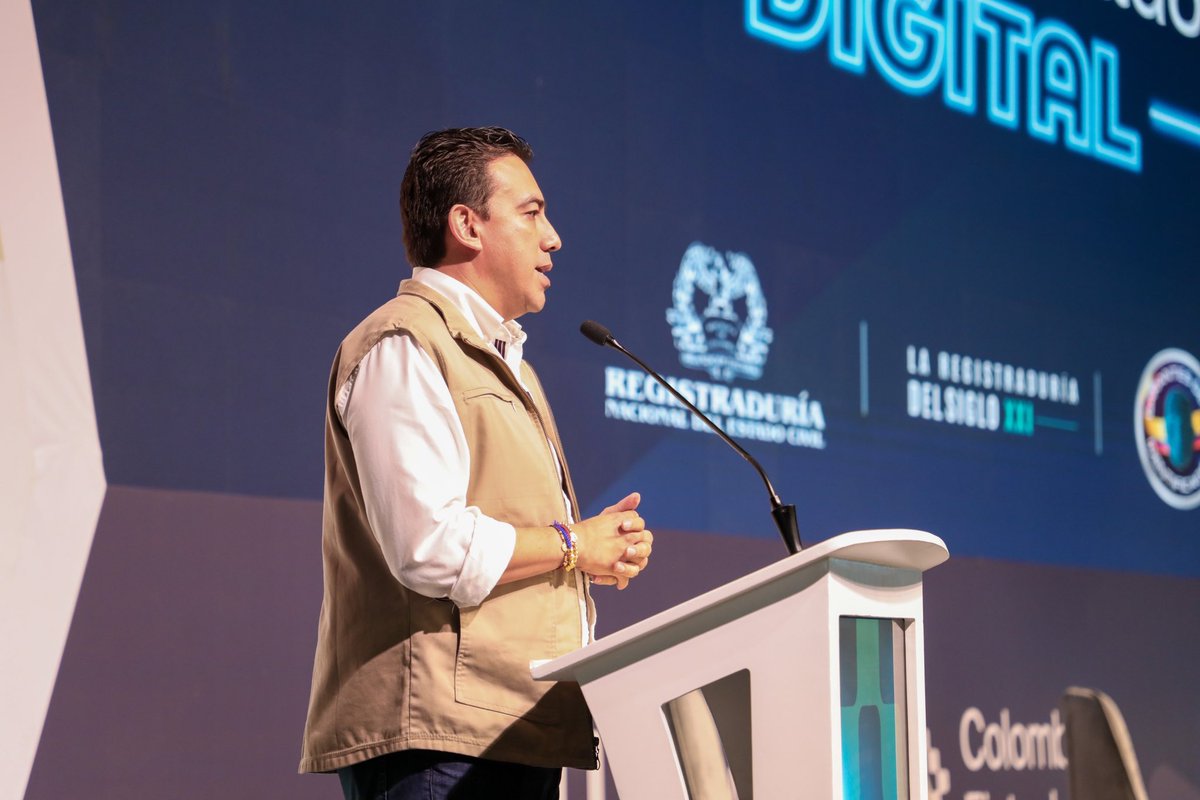 Registraduria's tweet photo. #EsNoticia | "El registro civil digital es un logro tecnológico que, sumado a la cédula digital, convierte a Colombia en el único país del mundo con estos dos documentos de identificación. Así brindamos mayor seguridad a los ecosistemas virtuales y mejoramos la calidad de vida de los colombianos", aseguró el registrador nacional, Alexander Vega Rocha, al hacer el lanzamiento en Barranquilla.

"Durante tres años, miles de funcionarios de la entidad en todos los municipios del país digitalizaron y procesaron 74 millones de registros físicos de nacimiento, matrimonio y defunción y alistaron la plataforma de la Registraduría Nacional que hoy entra en funcionamiento. Con la activación de esta herramienta tecnológica todos los colombianos podrán obtener una copia inmediata de este documento, ya sea en el país o desde el extranjero. Así los trámites demorados serán cosa del pasado", explicó .

Vega Rocha agregó que los trámites presenciales ante las notarías continuarán siendo una opción temporal.

@colombiafintech 

#GarantesDeLaIdentificación
#Fintech
#LatamFintechMarket