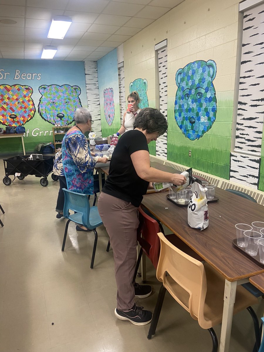 A lot of hands make light work. Thanks to <a href="/RBC/">RBC</a> Lacewood for sending volunteers to help with our yogurt parfait school breakfast snack. It was a hit! @HRCEHealthPromo <a href="/bltsenior/">bltsenior</a>