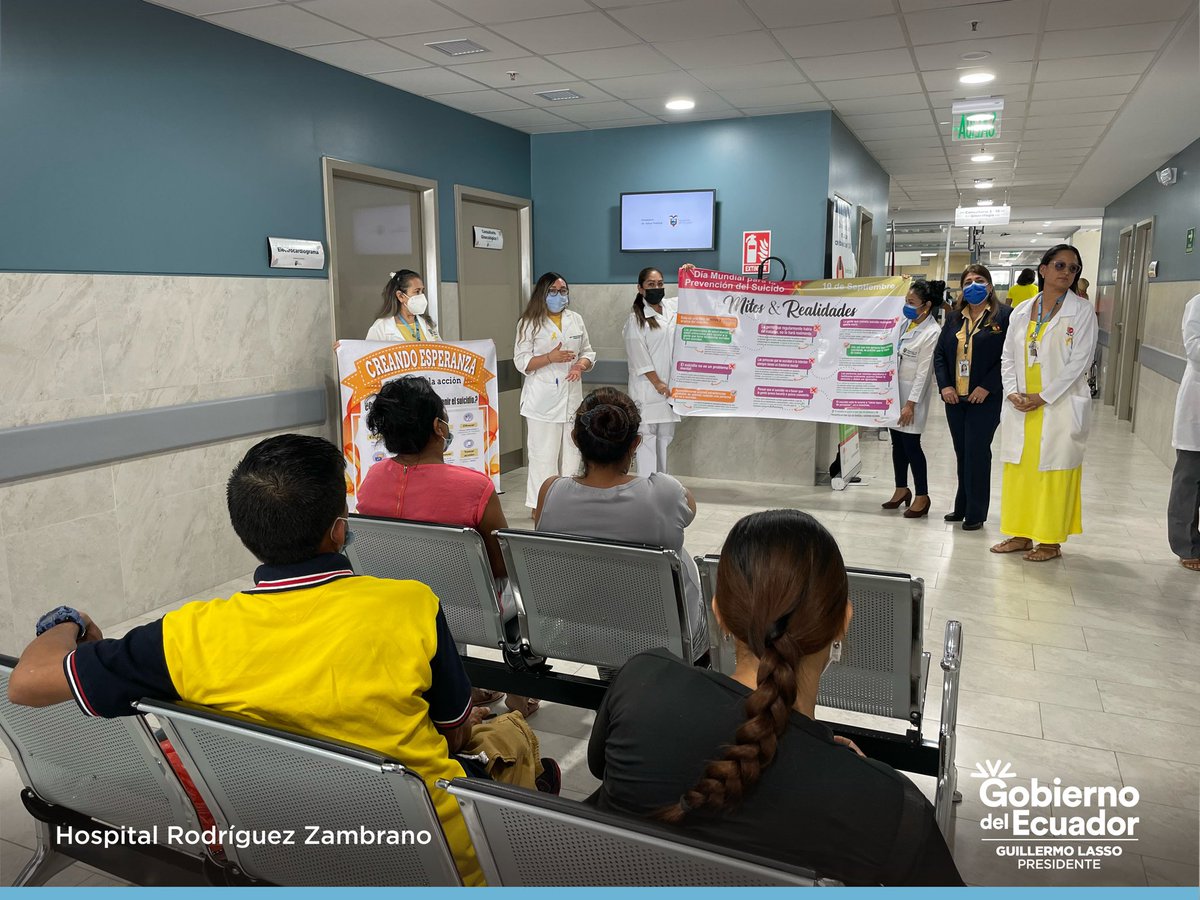 HRZManta's tweet photo. La prevención del suicidio es tarea todos y por ello, nuestros profesionales del Servicio de Salud Mental 🧑🏻‍⚕️👨🏻‍⚕️👩🏻‍⚕️ trabajan con nuestros usuarios para sensibilizarlos sobre los indicadores de riesgo y las acciones que se deben tomar para evitarlo 🫂

#HRZTeCuida https://t.co/eYOBtaf5Zm