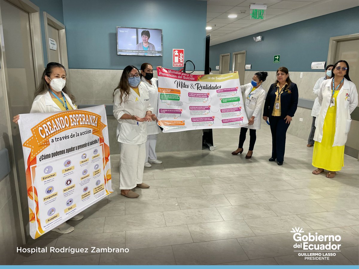 HRZManta's tweet photo. La prevención del suicidio es tarea todos y por ello, nuestros profesionales del Servicio de Salud Mental 🧑🏻‍⚕️👨🏻‍⚕️👩🏻‍⚕️ trabajan con nuestros usuarios para sensibilizarlos sobre los indicadores de riesgo y las acciones que se deben tomar para evitarlo 🫂

#HRZTeCuida https://t.co/eYOBtaf5Zm