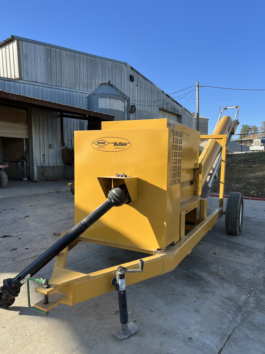 TLauritsen374's tweet photo. For sale 1254 Henke Buffalo roller mill. 1.35 drive, swing hopper, belt discharge. Only a couple years old, but I upgraded to a double mill. https://t.co/2lDZ11Rh0U