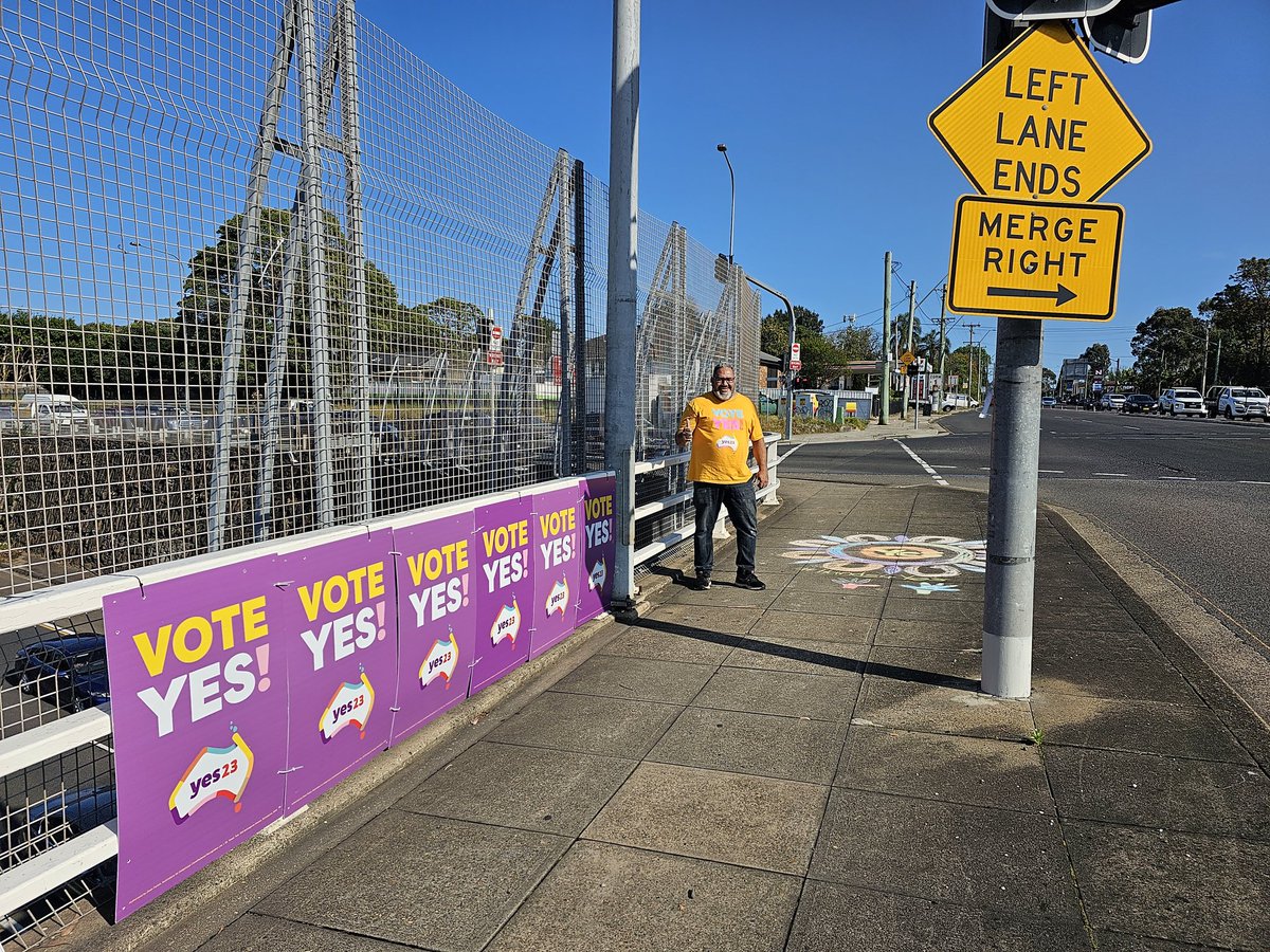 GavHarris4's tweet photo. Quick morning chalking and corfluting, intersection of James Ruse drive and Windsor Rd, Northmead. #Hands4Yes #yes23 #VoteYesAustralia #VoteYes #VoteYes23 #voteyes2023 https://t.co/NwQDoVbNRJ