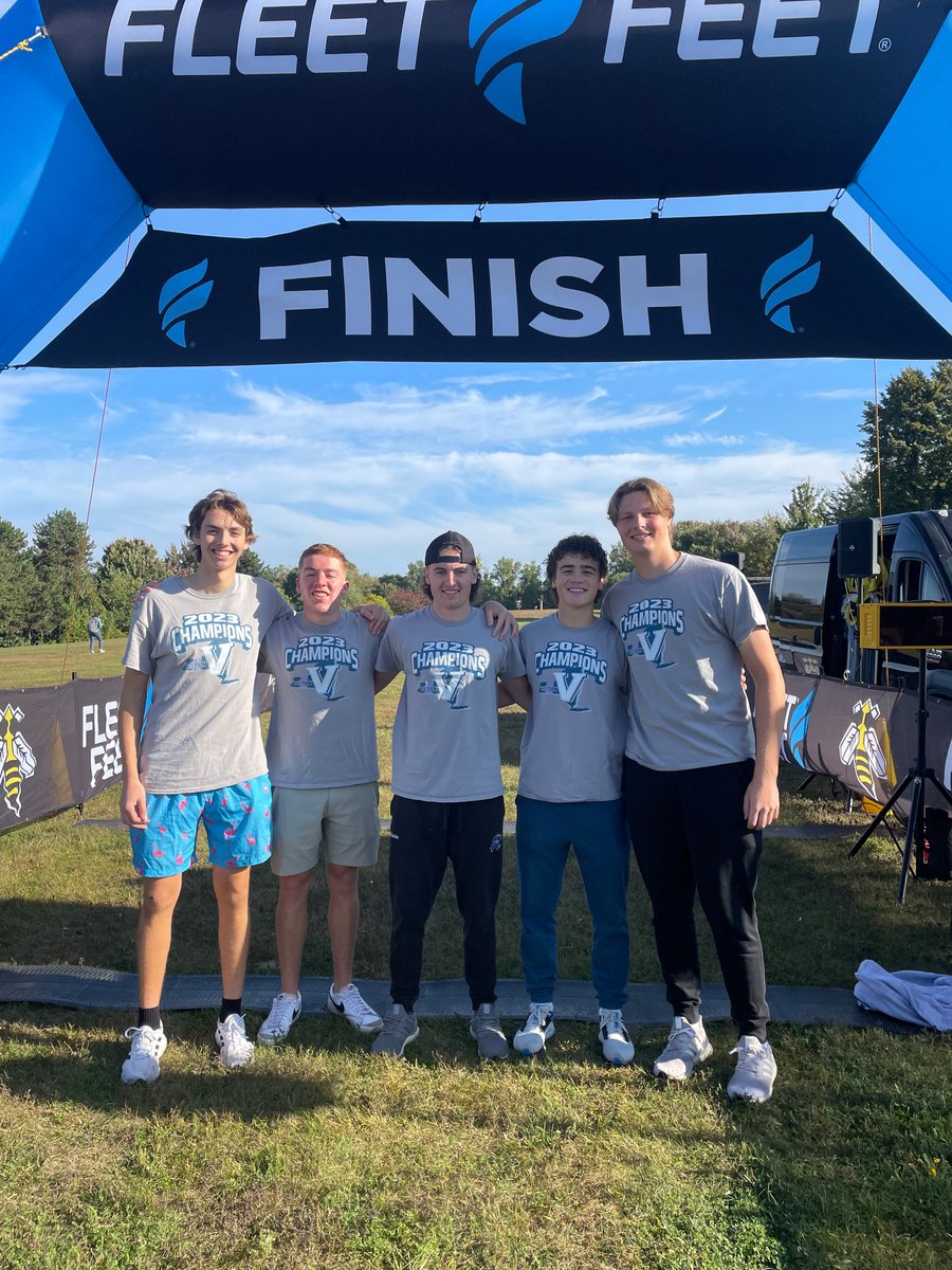 VERY proud of our guys for volunteering at the FUN Run today. Shout out to all the student athletes that helped out!! 👏🏻👏🏻Looks like it was a FUN time. 😆😆 @PrimetimeBall_ @SchroederSports @SchroederHS @SectionVHockey @GunnerStaal @WCSDProud @SchroederFtball