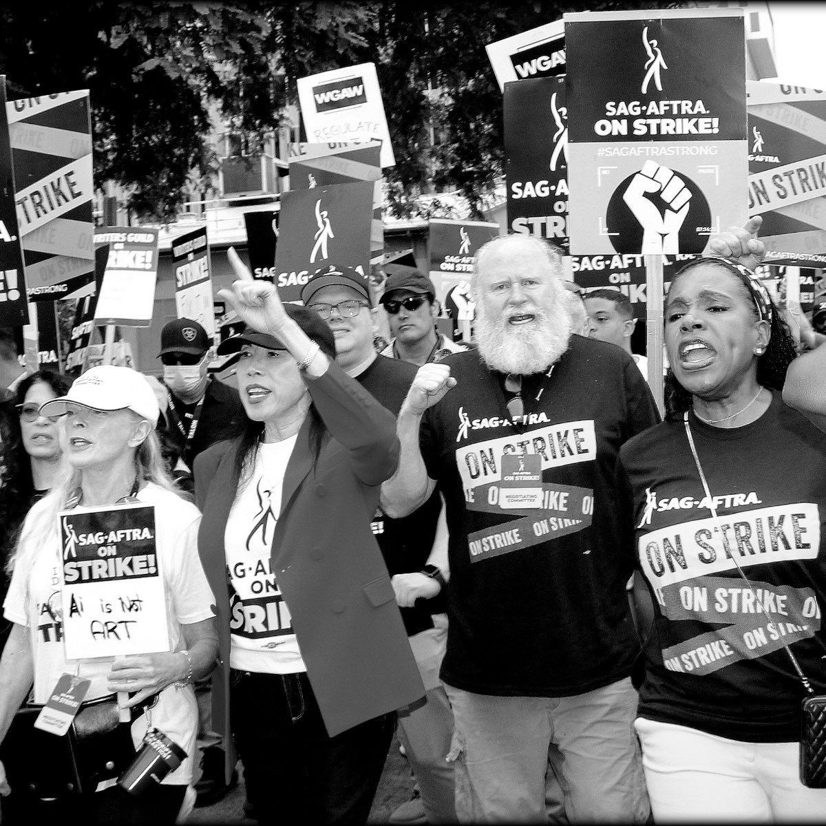 Los Angeles SAG-AFTRA leaders are ready to fight for a fair contract. 📷 @bronxbanana #sagaftrastrong #sagaftrastrike #sagaftra #negcom #unionstrong