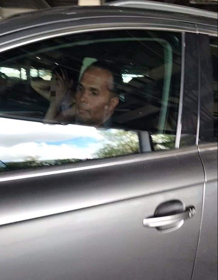 barbaridad_13's tweet photo. Un señor agredió a una mujer en el Walmart polígono sur en Cancún el día de hoy en frente de la gente a golpes y empujones, esto es violencia de género y él un potencial feminicida #QuintanaRoo 
Estas personas son un peligro @FGEQuintanaRoo @MaraLezama https://t.co/GlhTQ3geep