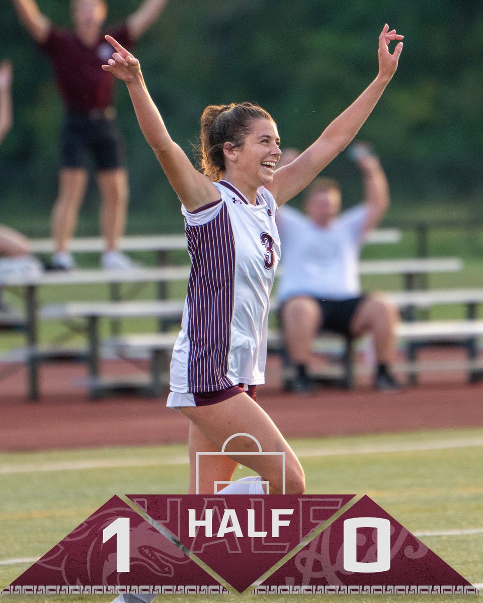 SIU_Soccer's tweet photo. HT - Salukis lead by one at the halftime break! 🔥

SIU 1-0 Evansville | #Salukis https://t.co/7Z6V82IK0i