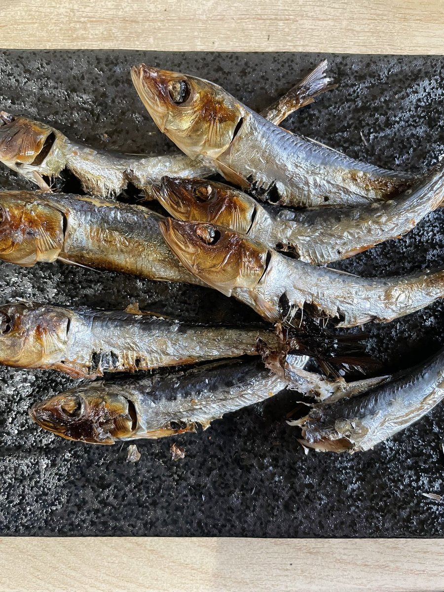 Sephi0803's tweet photo. 厨房の騎士⚔️

たまに…ネ
無性に…ね
食べたくなる…🐟
江戸っ子は『目刺し』これに尽きる

魚を余す事なく〜頂きます🙇

#厨房の騎士 https://t.co/uVUcoJdG5e
