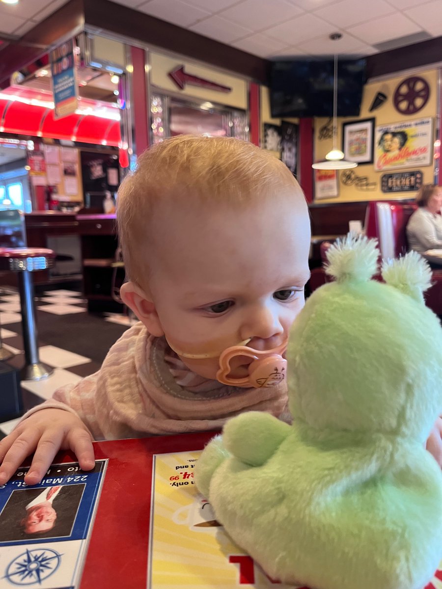 Lunesince's tweet photo. what is she thinking about here? https://t.co/0LjpwzH3vr