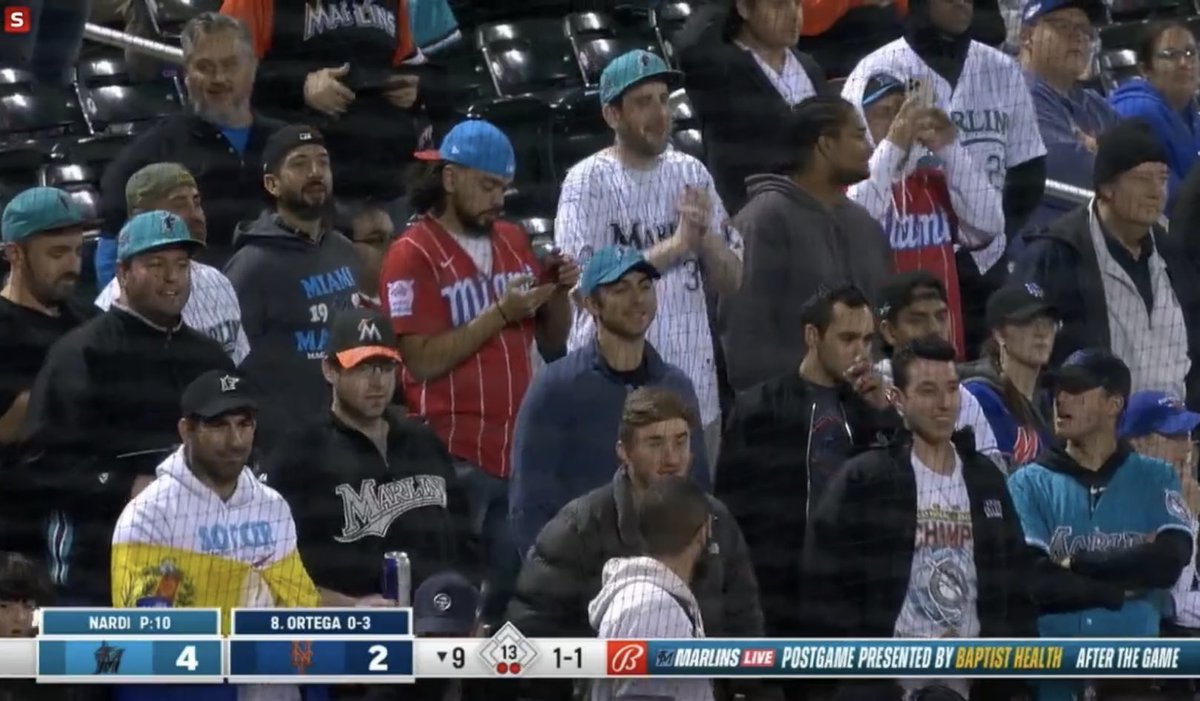 yo shoutout to these #Marlins Fans for taking over Citi Field and chanting Let’s Go Marlins in NYC. Nice little taste of their own medicine when they come to our games. If you know these fellas, tag them and show them love. Thank you for representing our boys!

#MakeItMiami