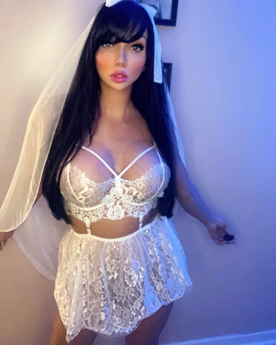 Here comes the bride&hellip;now suck my cock https://t.co/s0pNafeUgC
