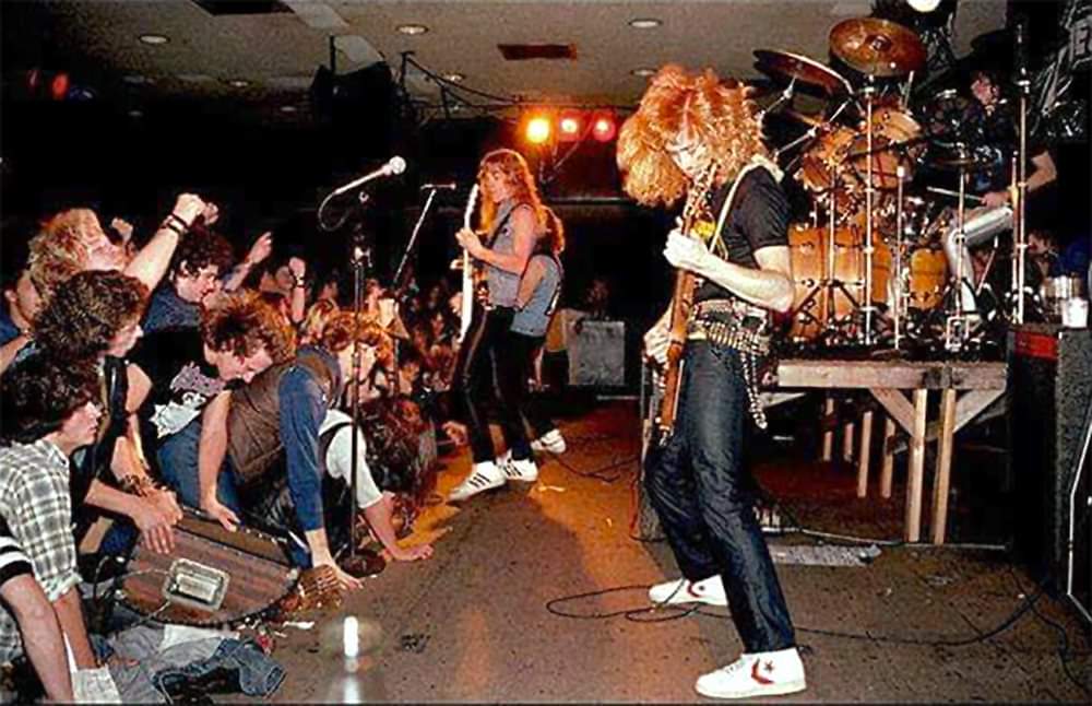 The very early days of Metallica with Dave Mustaine on guitar and possibly Ron McGovney on the bass... 🤘😈

#Metallica #DaveMustaine #RonMcGovney #MetalMasters #LiveMetal #MetalHistory #MetalForTheMasses #Apple985FM #MadeInMetal2019 @Metallica @DaveMustaine @PapaHetlive