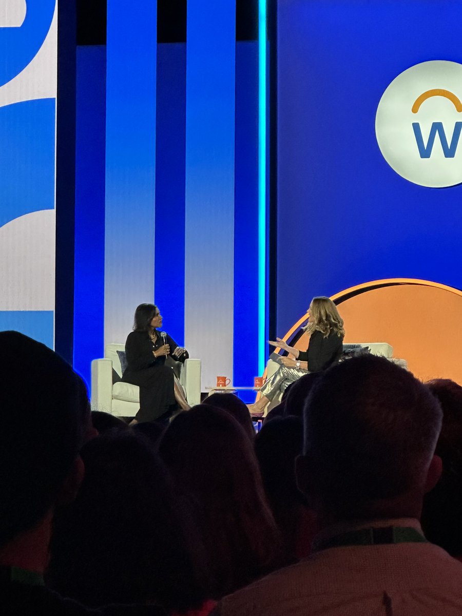 erin_e_byrd's tweet photo. @mindykaling is here at Rising!
#WDAYRising #wdaysocialsquad https://t.co/XfP22DcbwU