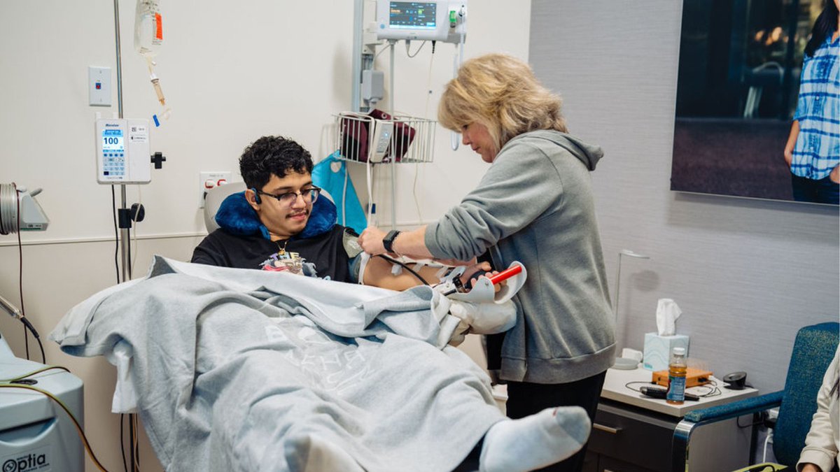 nmdp_org's tweet photo. Help us celebrate Juan, who recently made history by becoming the 1,000th donor at our #BeTheMatch Seattle Collection Center! As a nurse, he already knows the power of helping others. 💙💚

"I'm already in the medical field, so I've always just wanted to help people." https://t.co/Ghs2d2lEkx