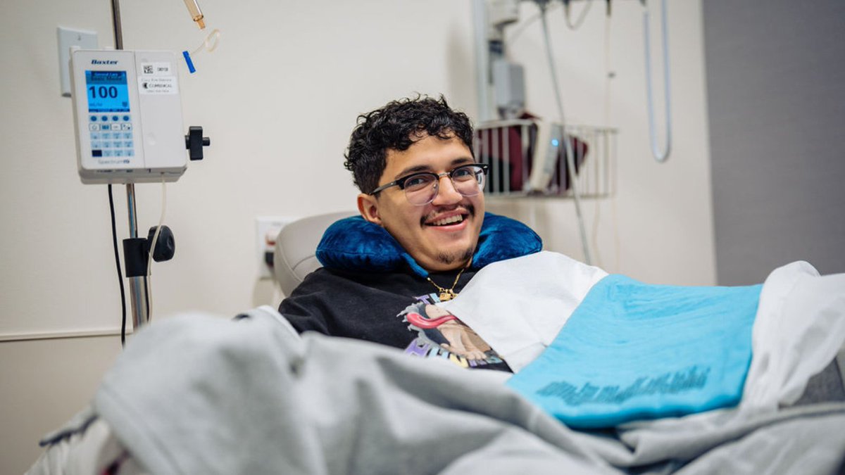 Help us celebrate Juan, who recently made history by becoming the 1,000th donor at our #BeTheMatch Seattle Collection Center! As a nurse, he already knows the power of helping others. 💙💚

"I'm already in the medical field, so I've always just wanted to help people."