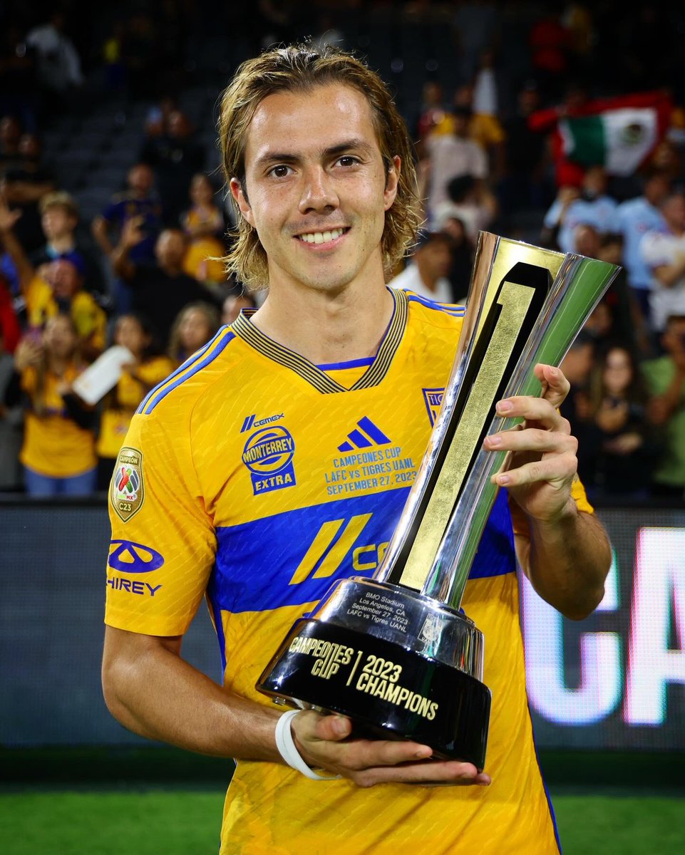 TigresOficial's tweet photo. 😍🏆 Te queremos mucho, CEO. https://t.co/Wjc6XKhGRm
