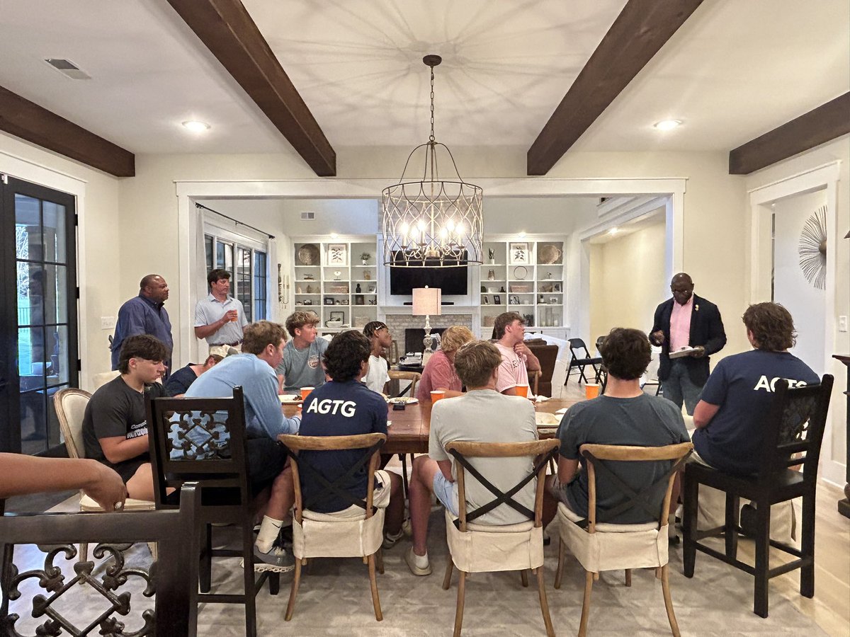 It was great having <a href="/thomasetuggle/">Thomas E. Tuggle II</a> come and talk to our <a href="/NORTHPOINTFB/">Northpoint Football</a> seniors tonight. Special thanks to the Parolli’s and the Bunch’s for all the help doing these dinners. <a href="/NCSThePoint/">Northpoint Sports</a>